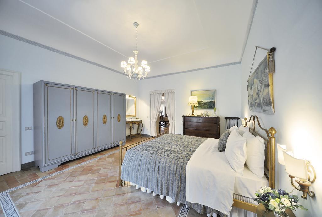 Apartamento Residenza Matarazzo E Le Sue Soffitte Castellabate Exterior foto