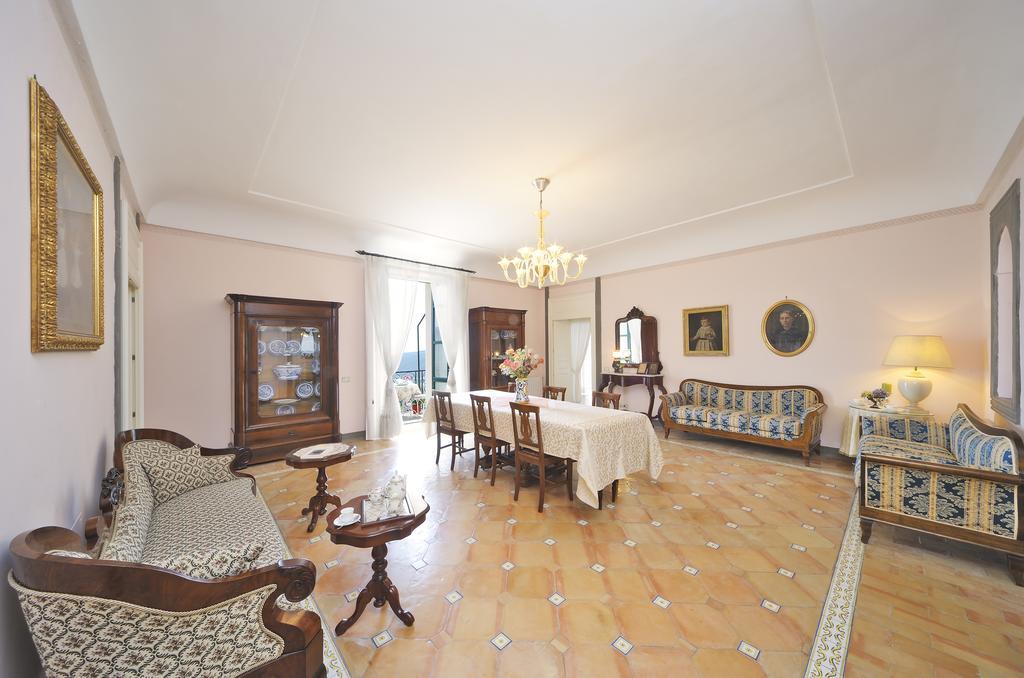 Apartamento Residenza Matarazzo E Le Sue Soffitte Castellabate Habitación foto