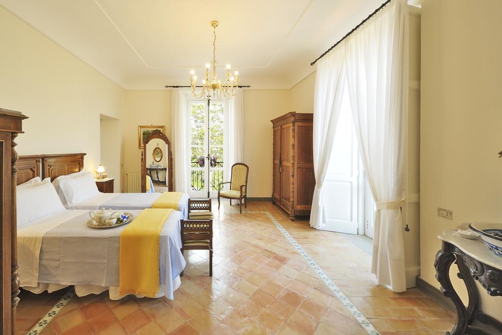 Apartamento Residenza Matarazzo E Le Sue Soffitte Castellabate Habitación foto