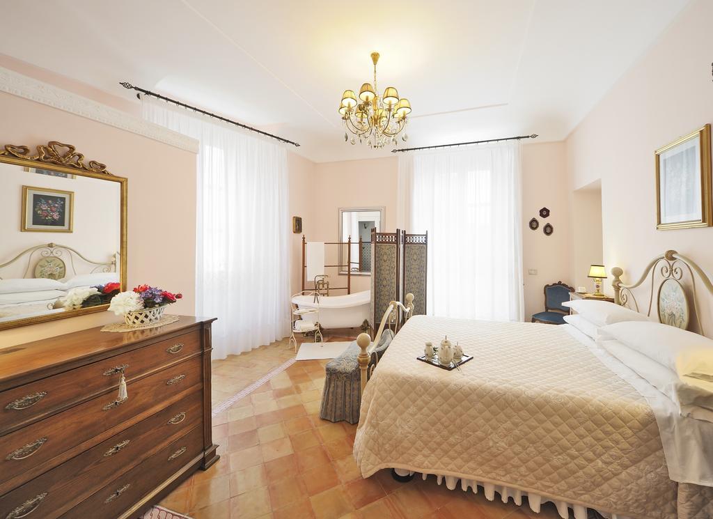 Apartamento Residenza Matarazzo E Le Sue Soffitte Castellabate Habitación foto