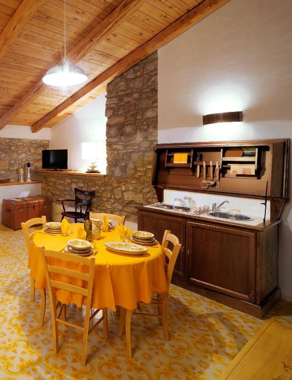 Apartamento Residenza Matarazzo E Le Sue Soffitte Castellabate Habitación foto