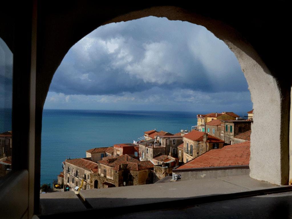 Apartamento Residenza Matarazzo E Le Sue Soffitte Castellabate Habitación foto