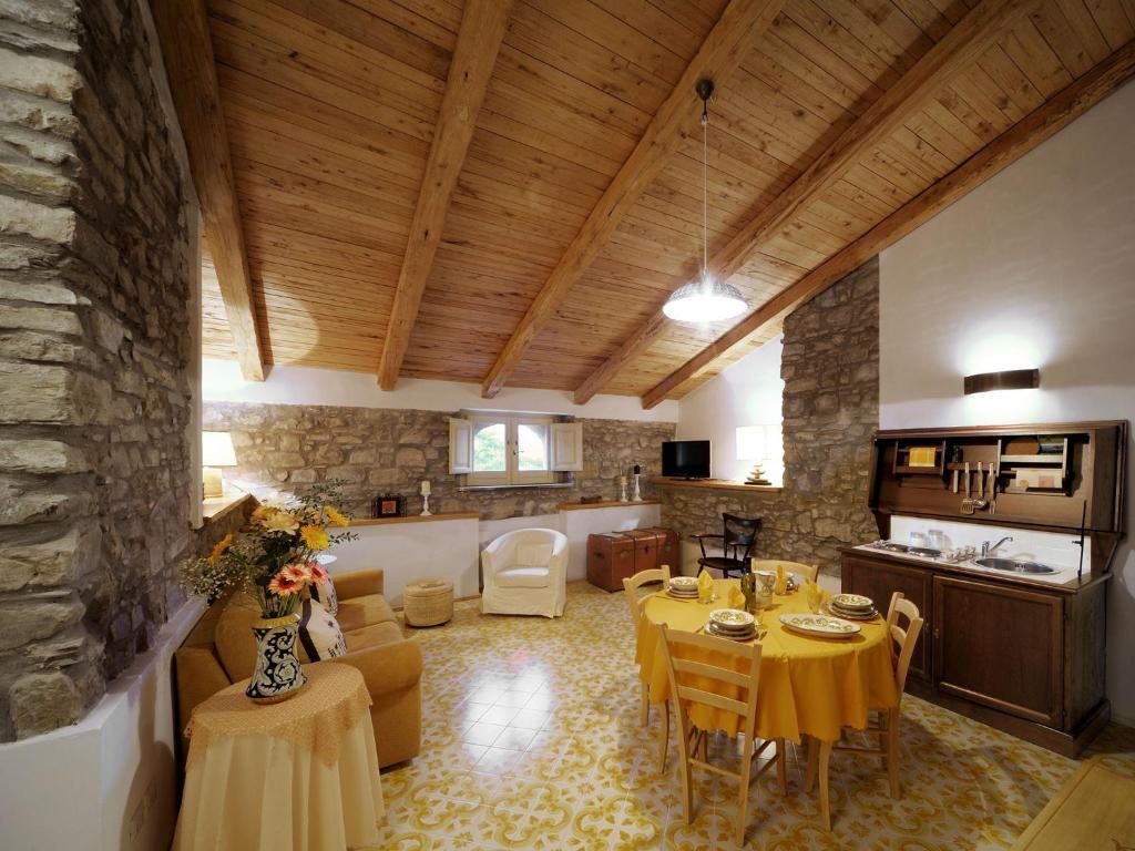Apartamento Residenza Matarazzo E Le Sue Soffitte Castellabate Habitación foto
